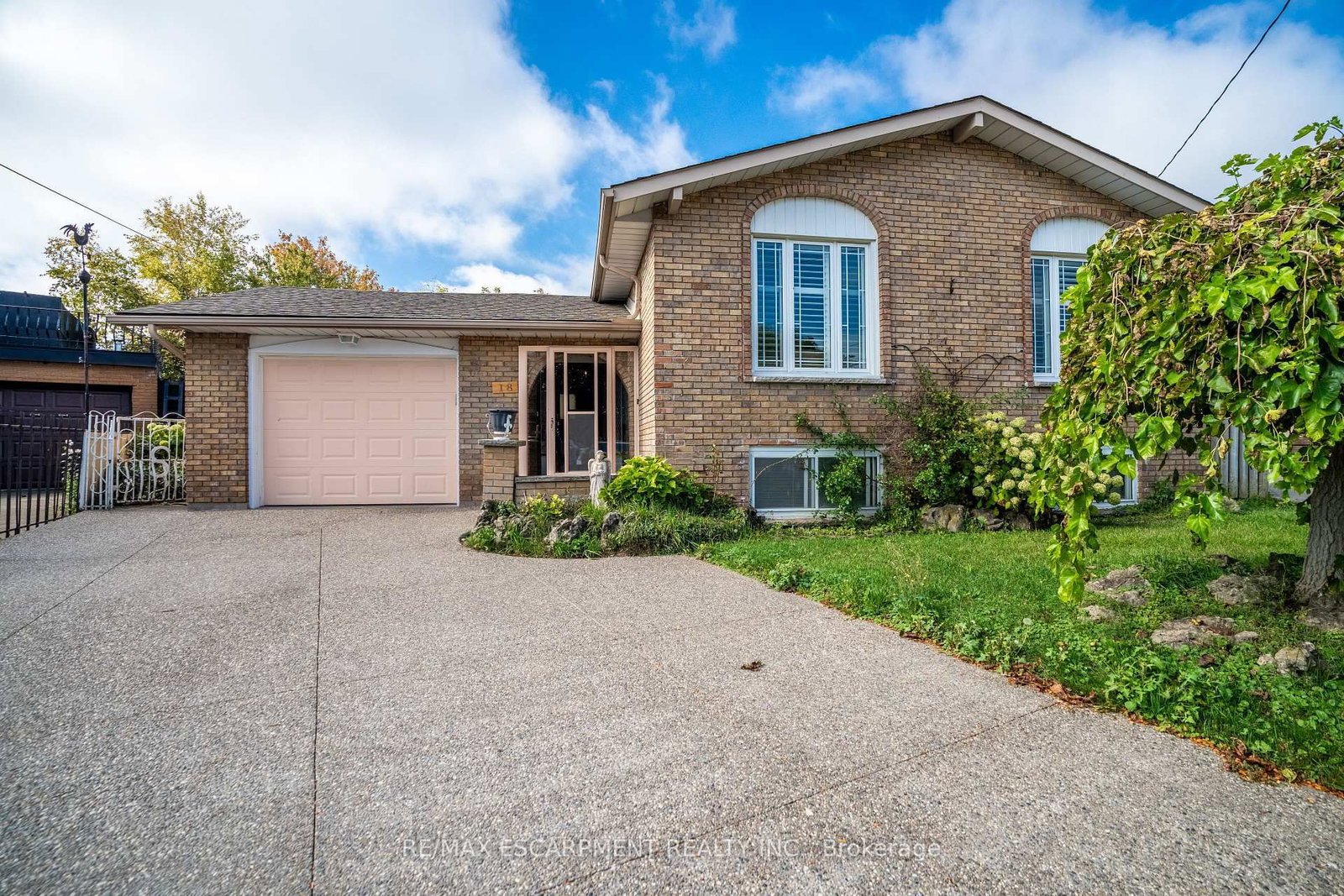 18 Villa Court • Hamilton, ON photo 1