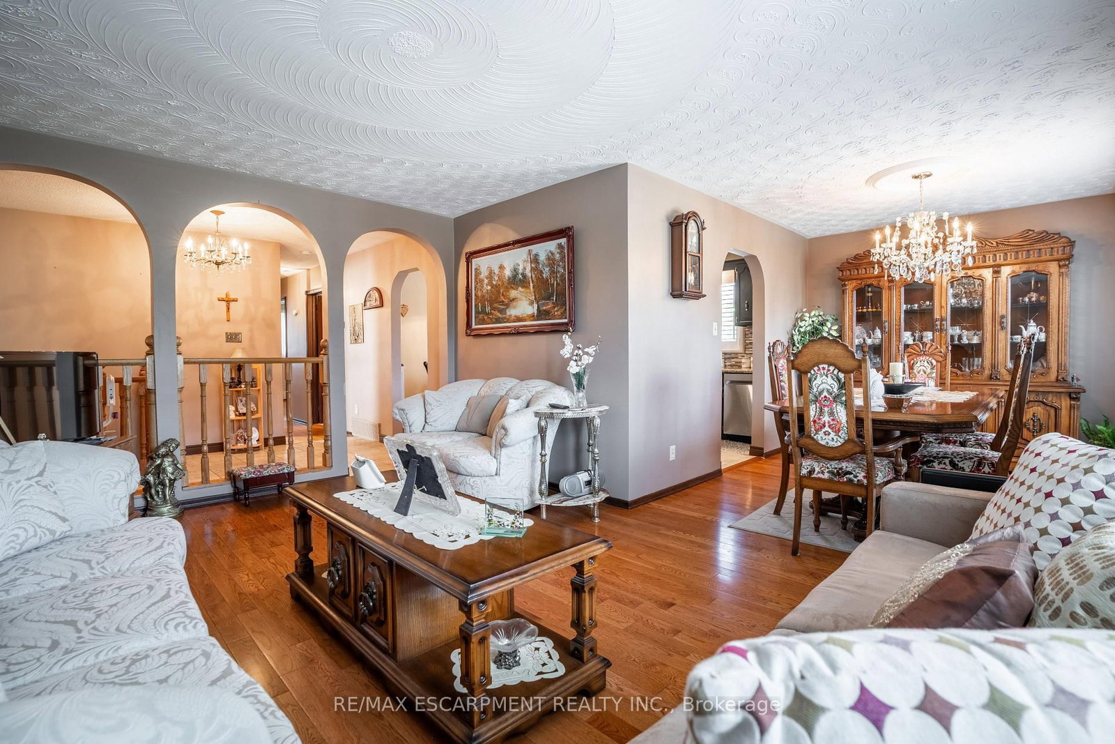 18 Villa Court • Hamilton, ON photo 11