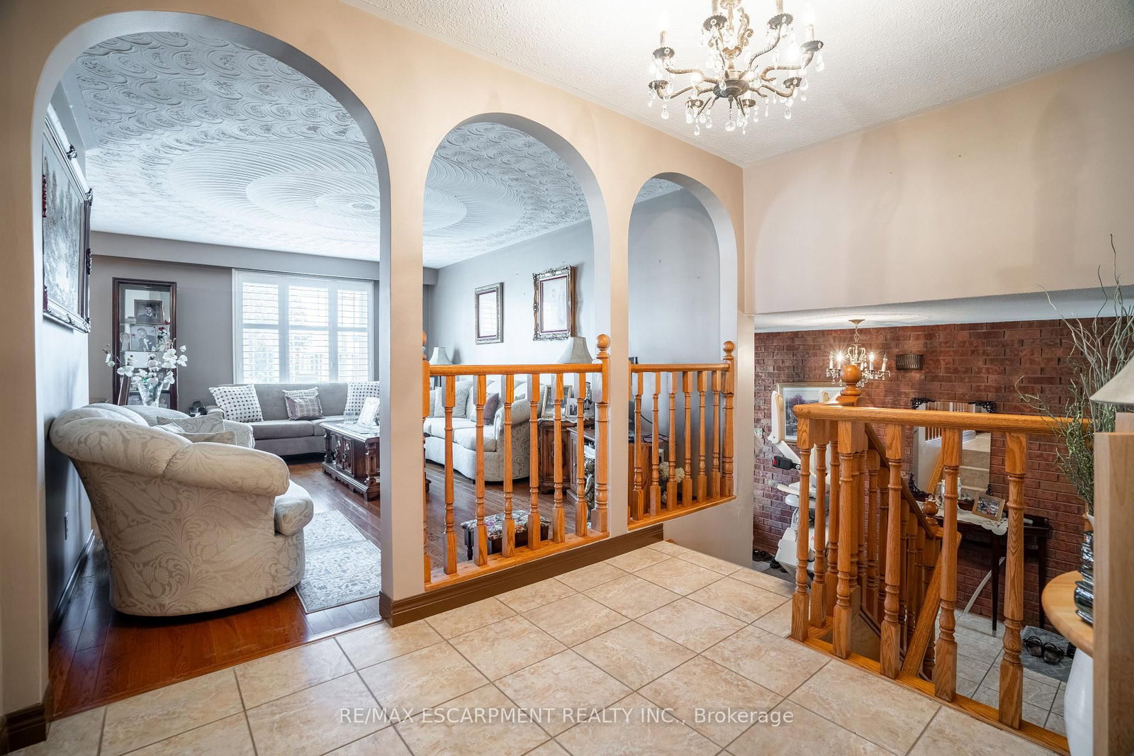 18 Villa Court • Hamilton, ON photo 8