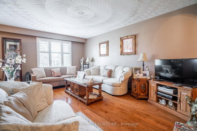 18 Villa Court • Hamilton, ON photo 9