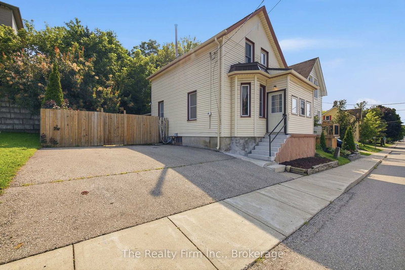 17 Douglas Street