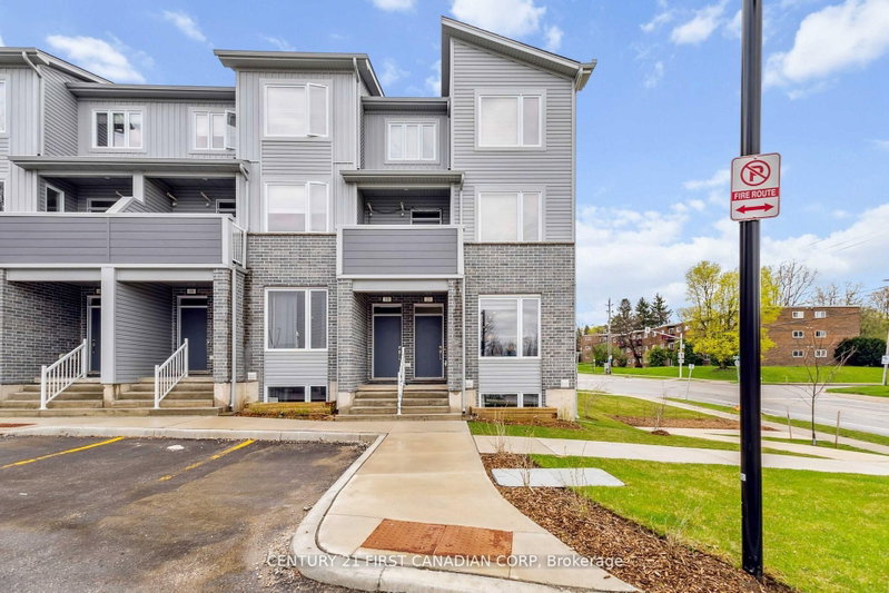21 - 990 DEVERON Crescent