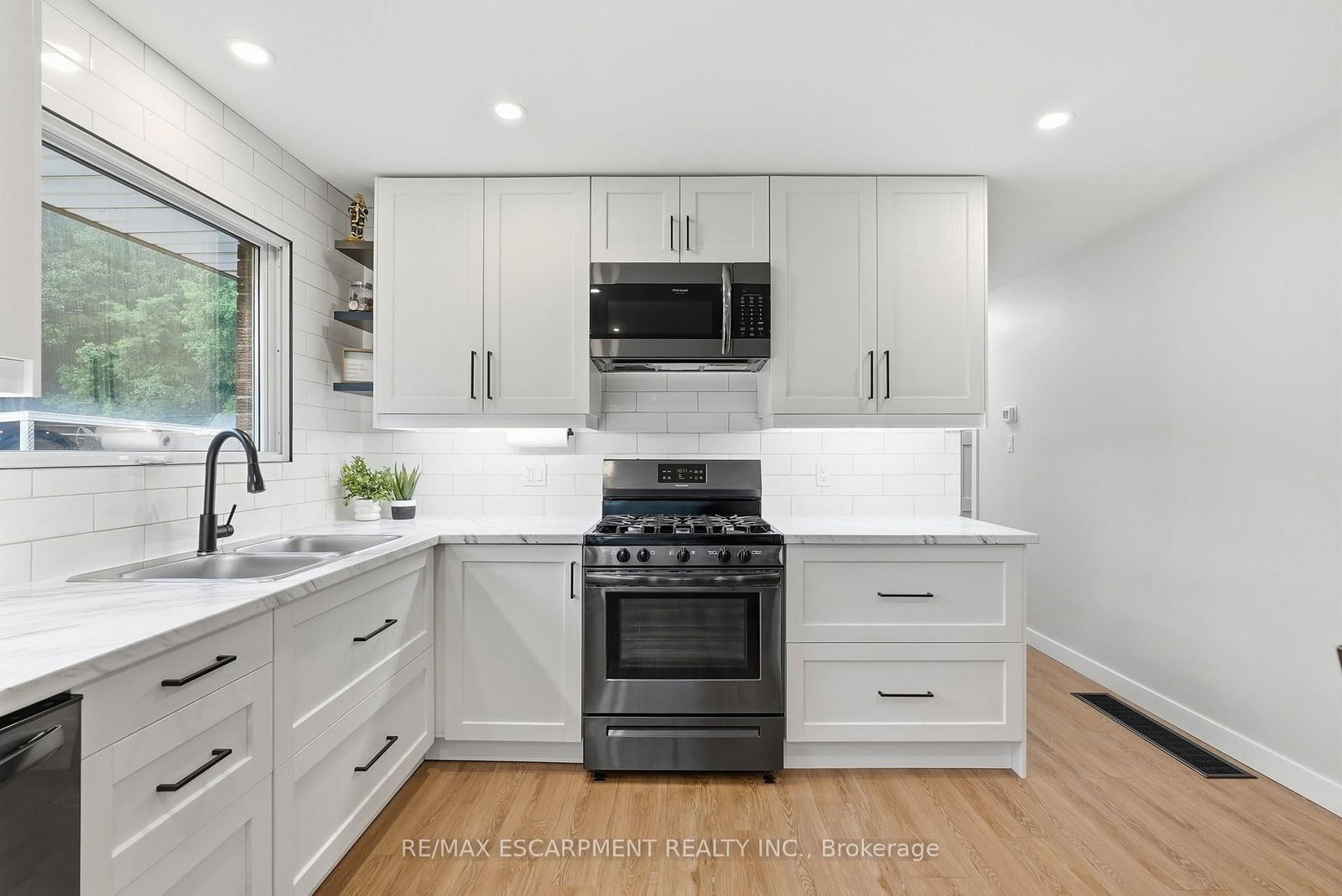 10 Taylor Crescent • Hamilton, ON photo 12