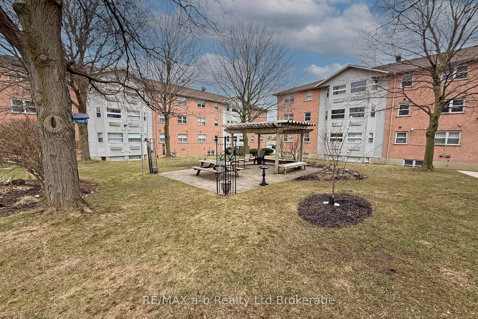 64 Hiawatha Road • #36 • Woodstock, ON photo 30
