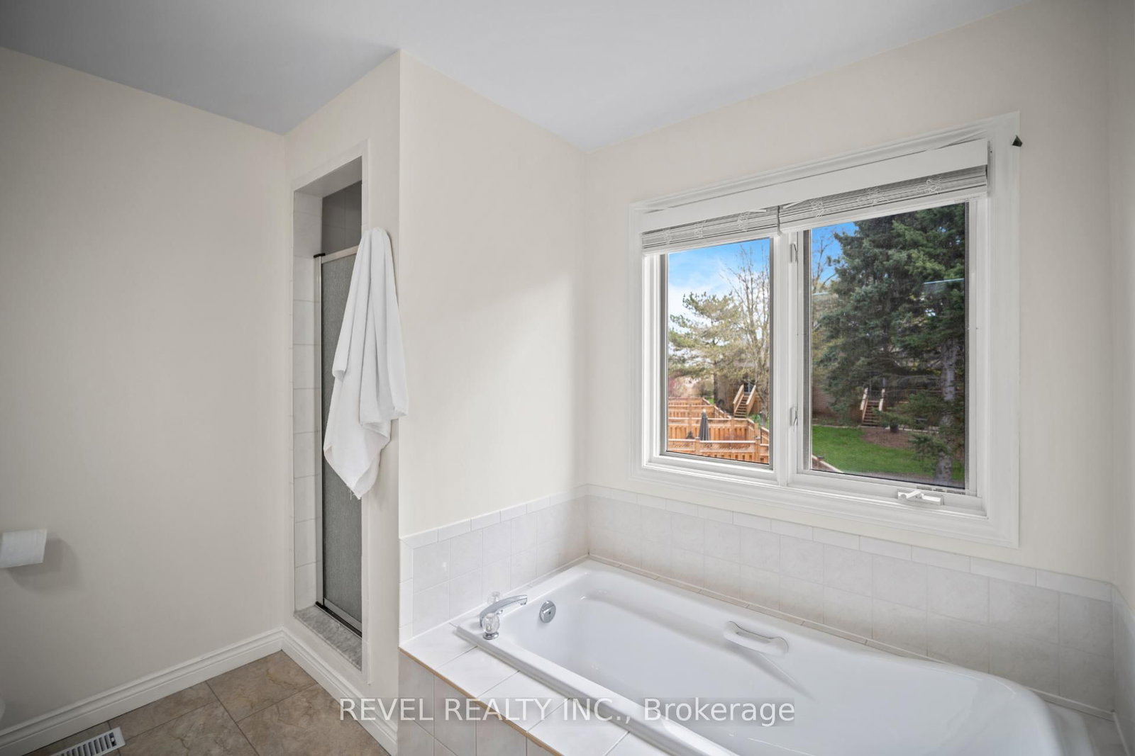 320 Hamilton Drive • #10 • Hamilton, ON photo 32