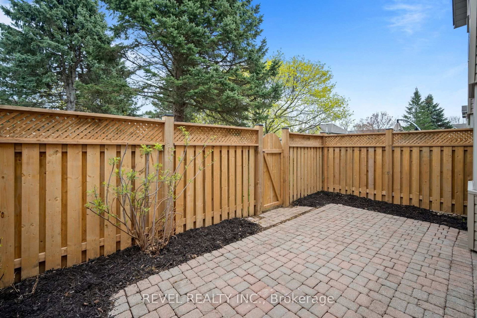 320 Hamilton Drive • #10 • Hamilton, ON photo 39