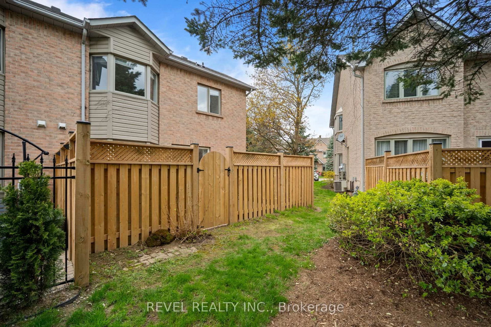 320 Hamilton Drive • #10 • Hamilton, ON photo 42