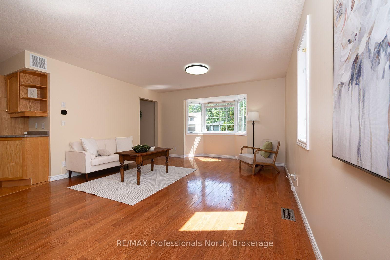 18 Heritage Crescent • Huntsville, ON photo 5