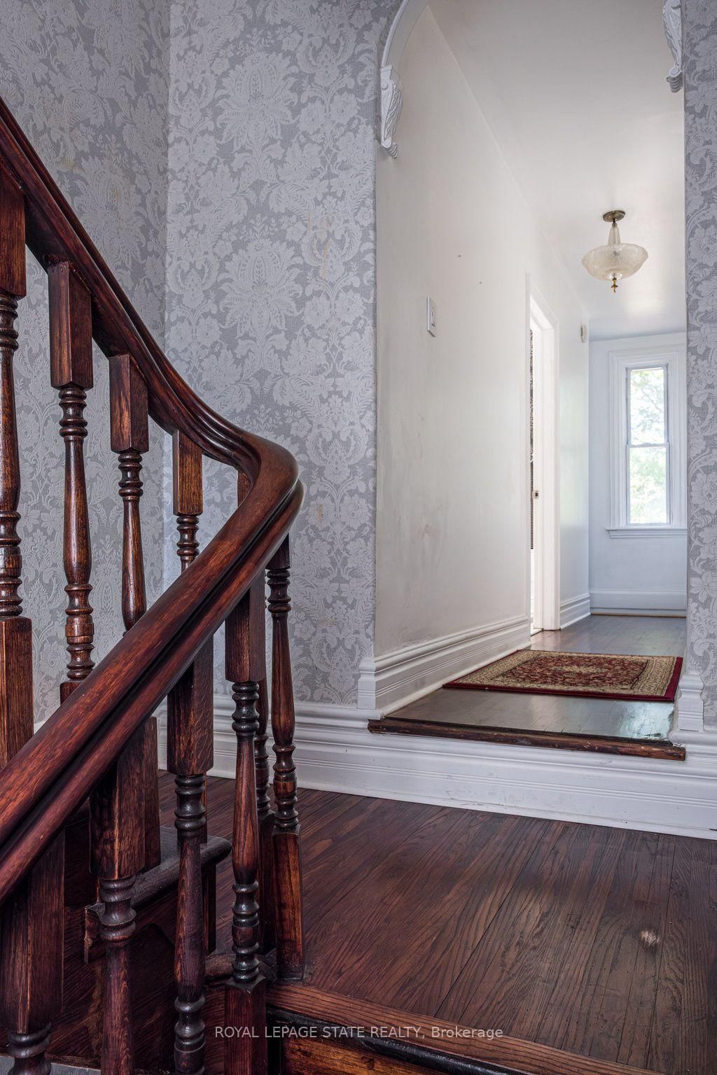 122 East Avenue S • Hamilton, ON photo 25