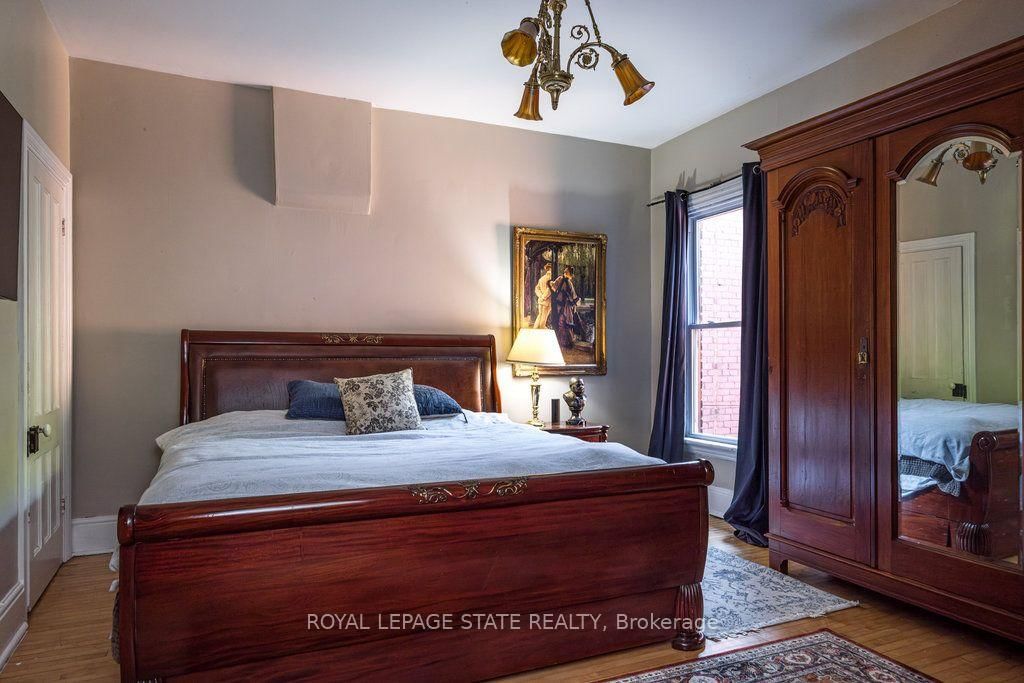 122 East Avenue S • Hamilton, ON photo 28