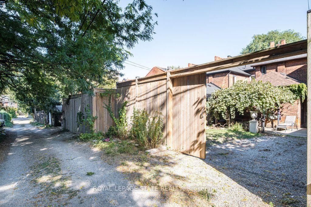 122 East Avenue S • Hamilton, ON photo 44