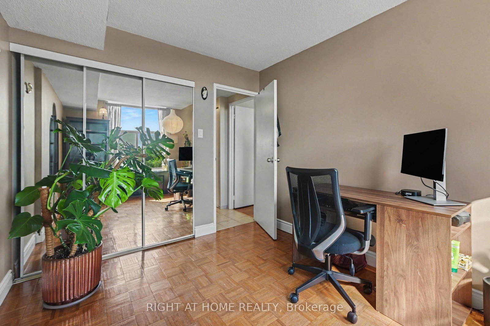 2759 Carousel Crescent • #701 • Ottawa, ON photo 19