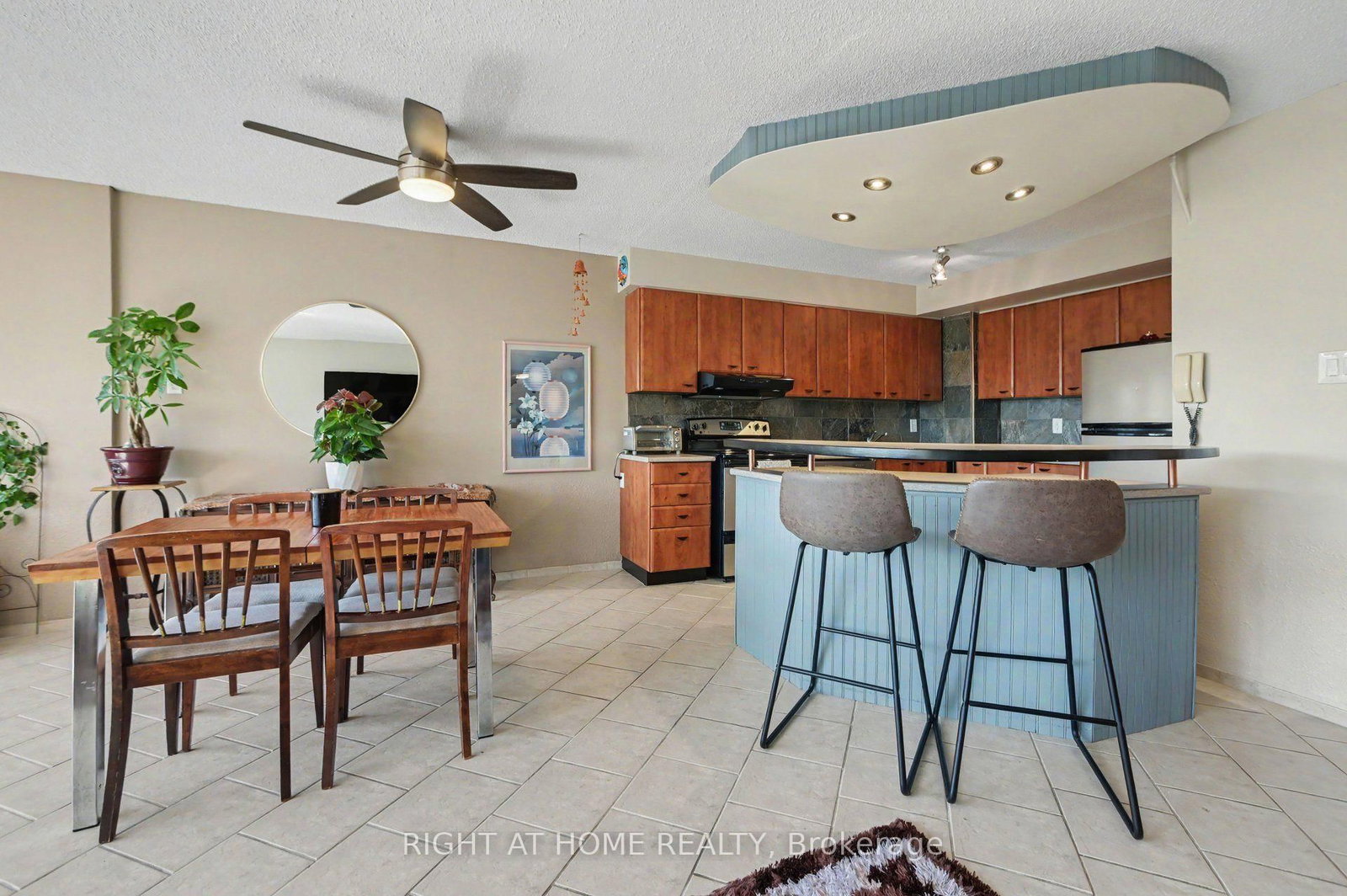 2759 Carousel Crescent • #701 • Ottawa, ON photo 6