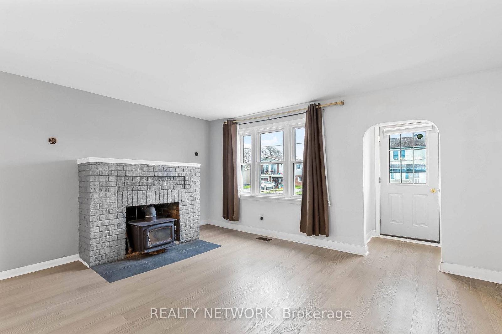 76 Johnston Street • Port Colborne, ON photo 4