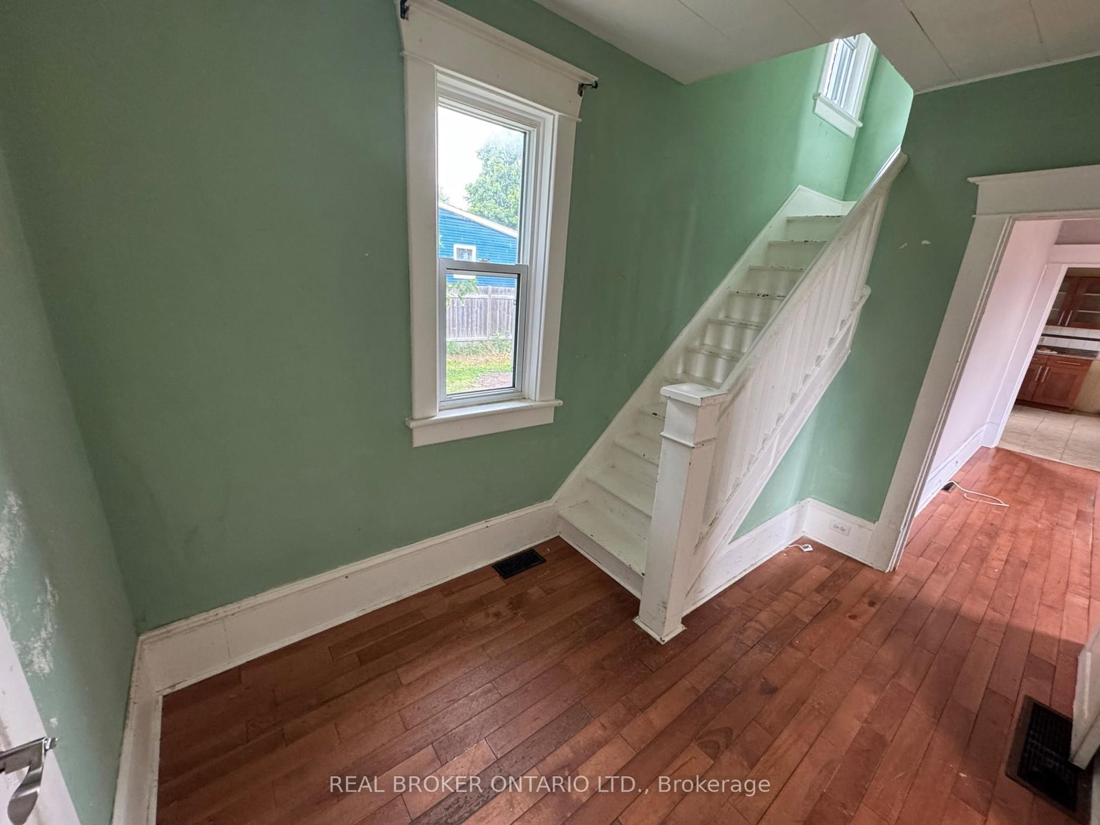 Listing Image 6