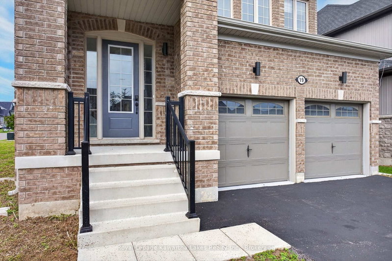 19 Hennessey Crescent