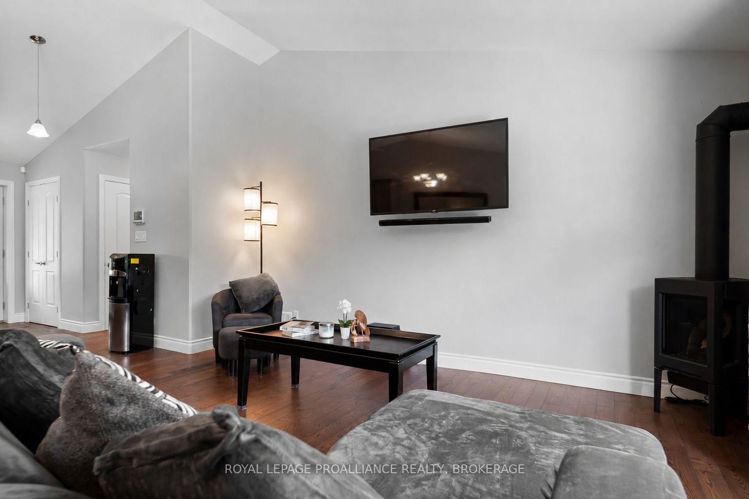 2800 Desert Lake Road • Hartington, ON photo 14