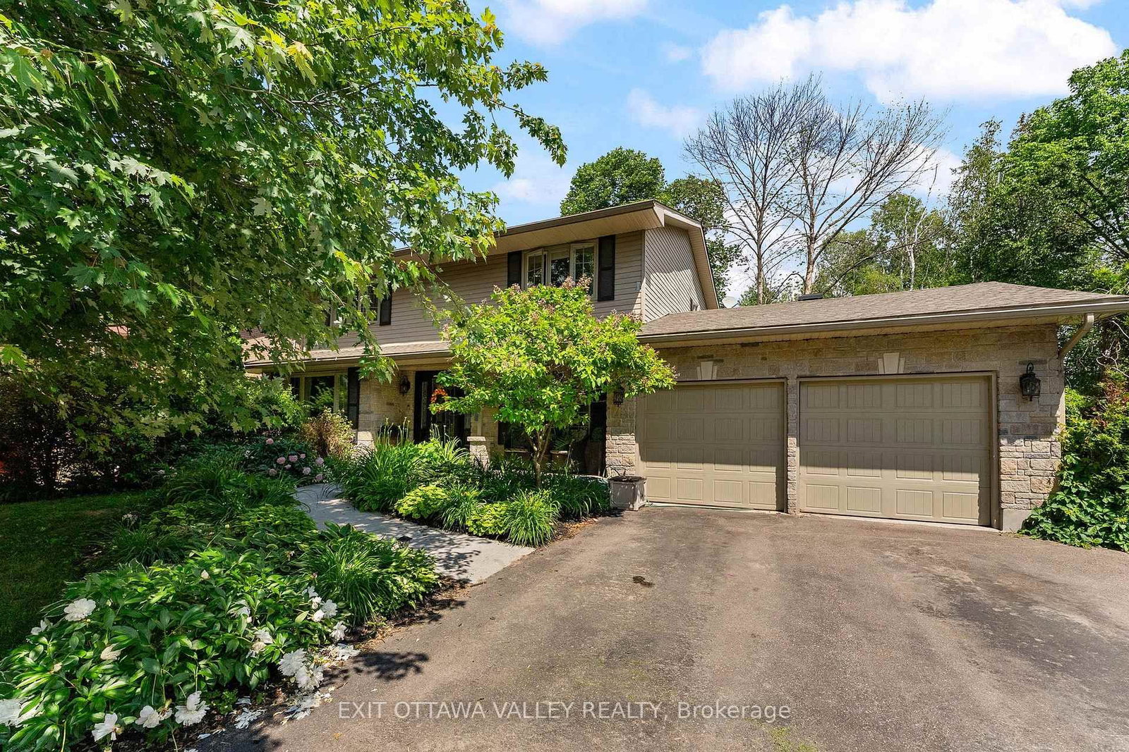 605 Elizabeth Street • Pembroke, ON photo 3