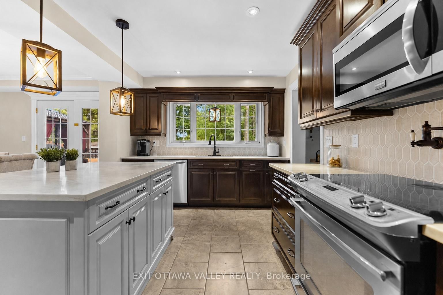 605 Elizabeth Street • Pembroke, ON photo 5