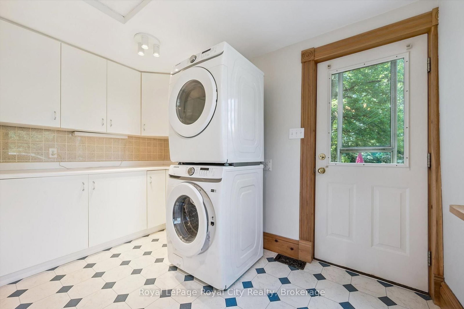 5 West Street • Perth East, ON photo 14
