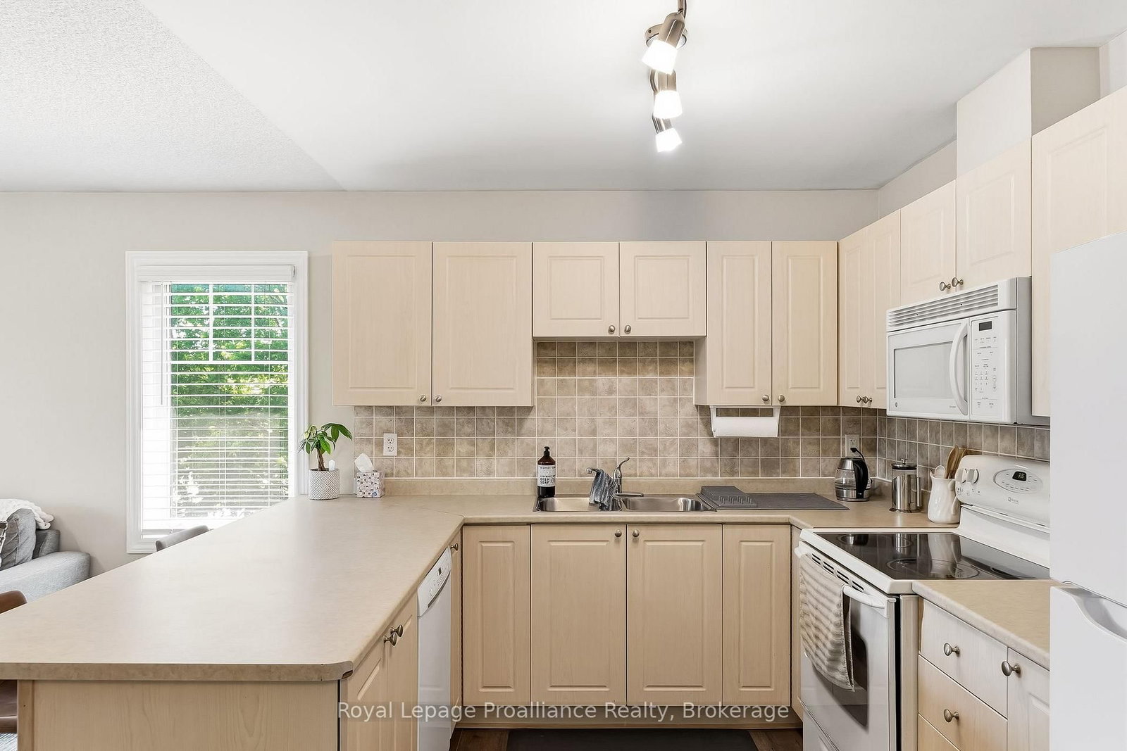 249 Ruttan Terrace • #503 • Cobourg, ON photo 12