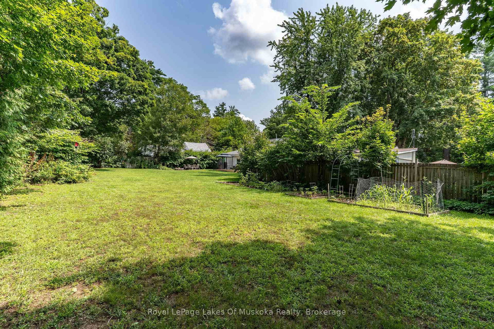 570 Pinedale Road • Gravenhurst, ON photo 11