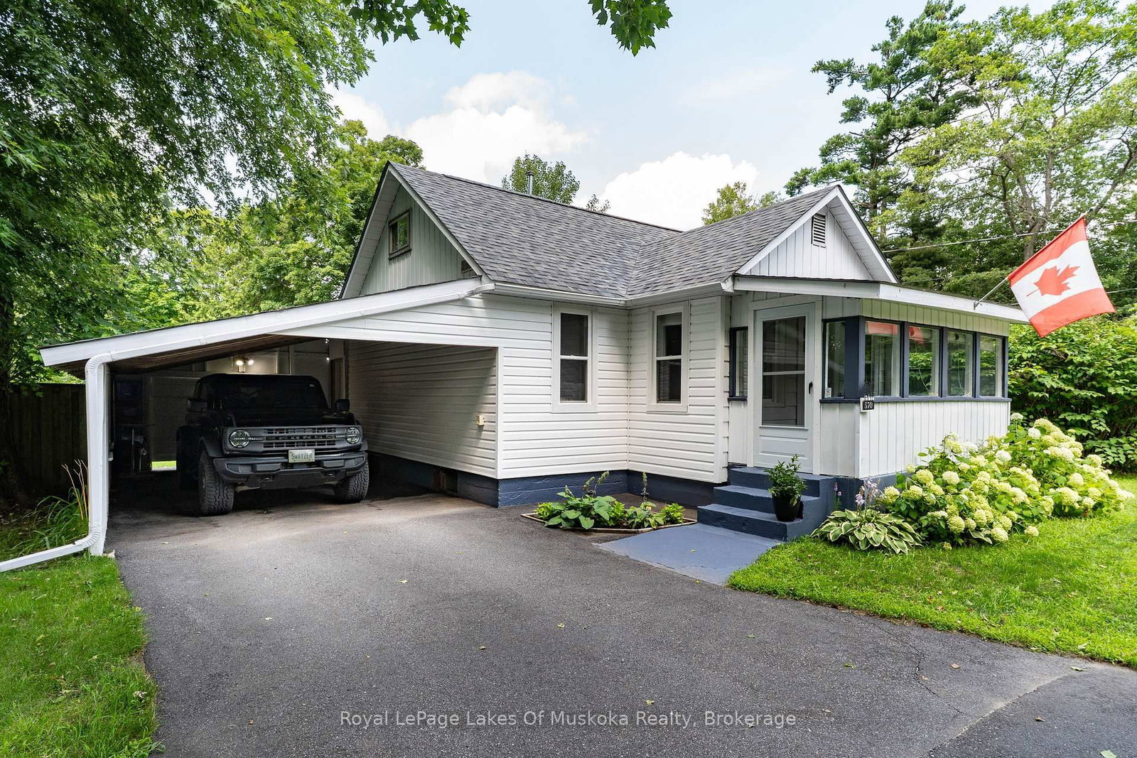 570 Pinedale Road • Gravenhurst, ON photo 3