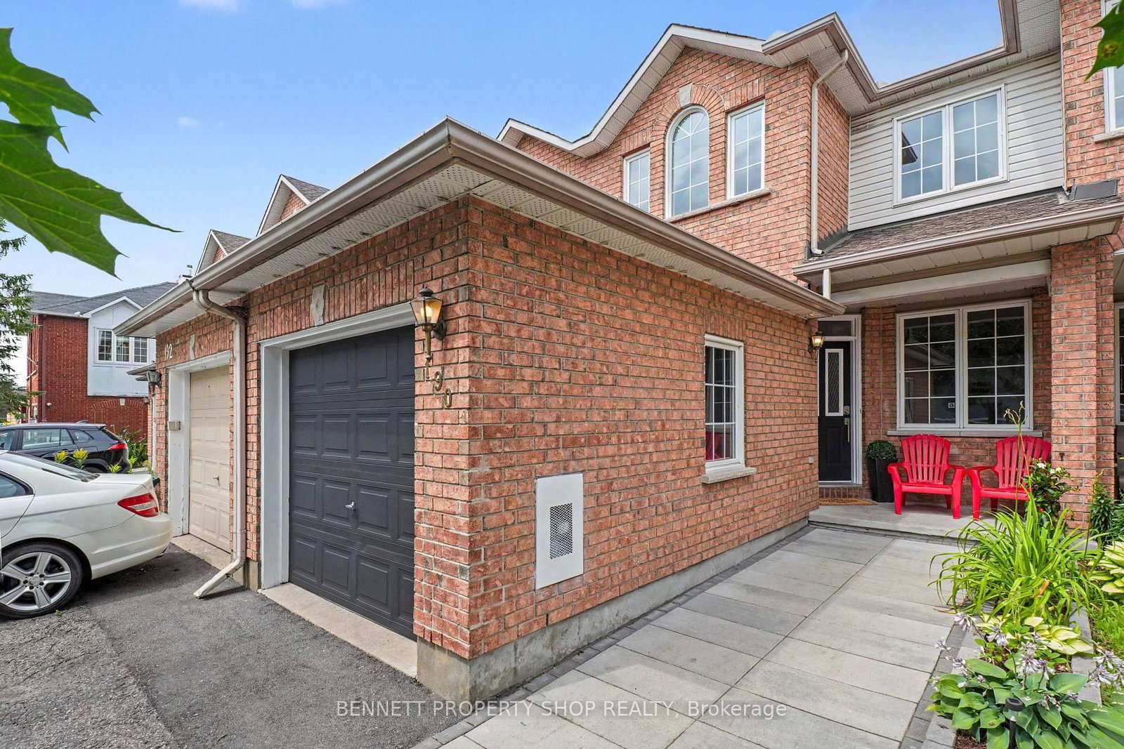 190 Forestglade Crescent • Ottawa, ON photo 2