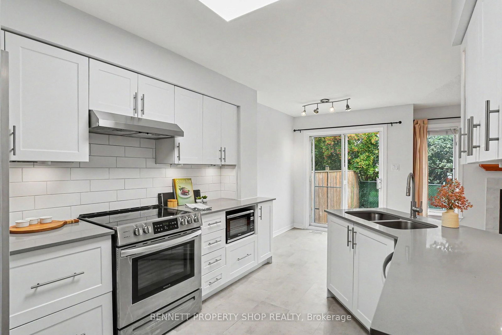 190 Forestglade Crescent • Ottawa, ON photo 6