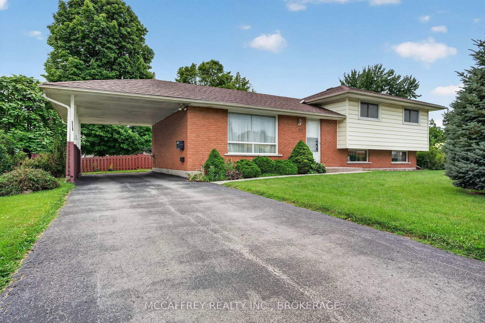 Detached House sold at 212 King Street, Greater Napanee, Ontario, K7R 1B7 - Greater Napanee - MLS: X13661220