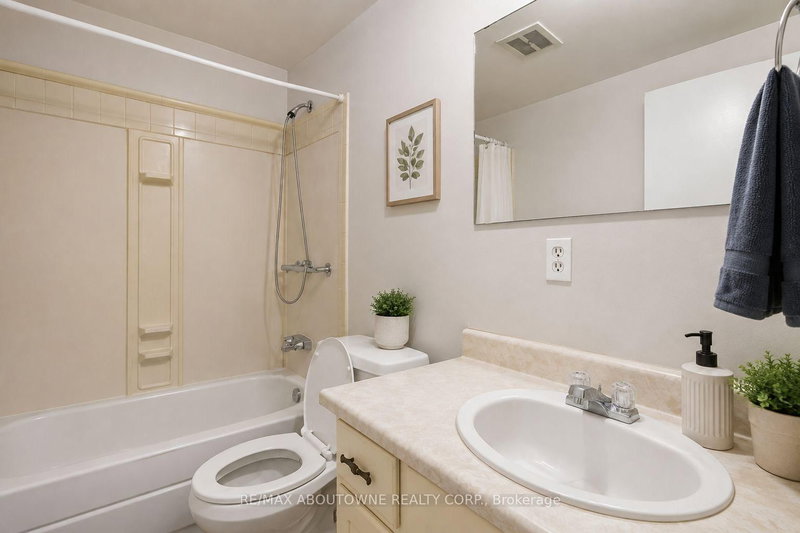 73 Taylor Ave photo 4