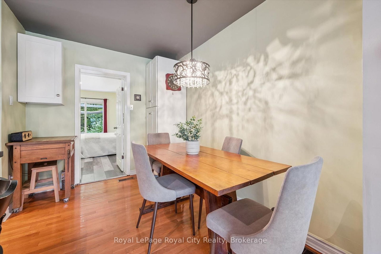 18 June Avenue • Guelph, ON photo 12