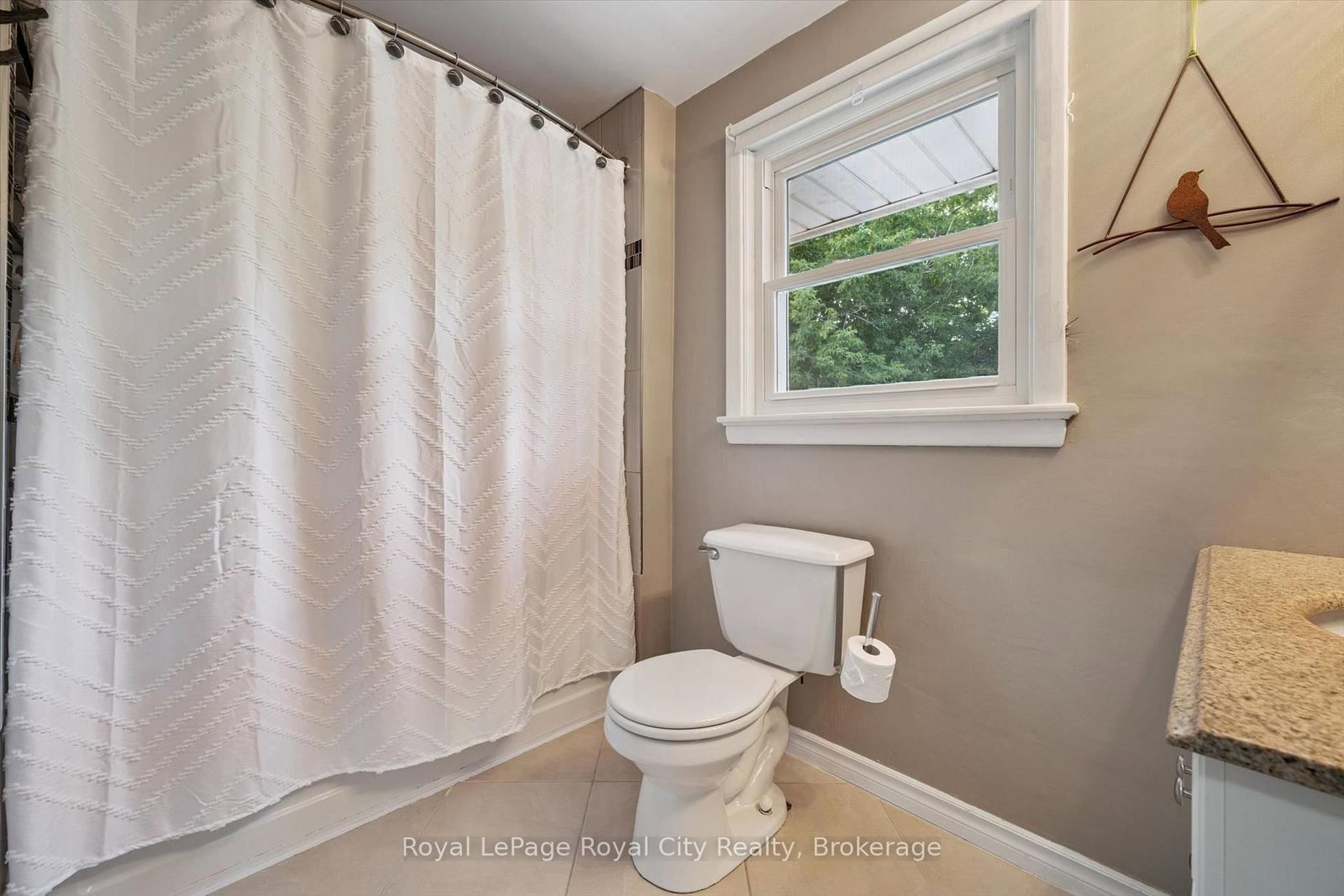 18 June Avenue • Guelph, ON photo 29