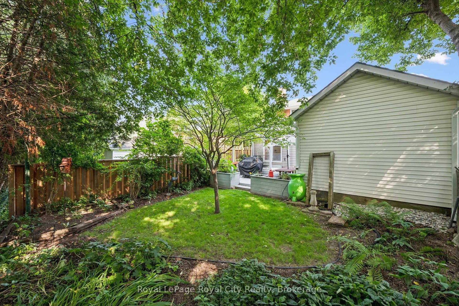18 June Avenue • Guelph, ON photo 38