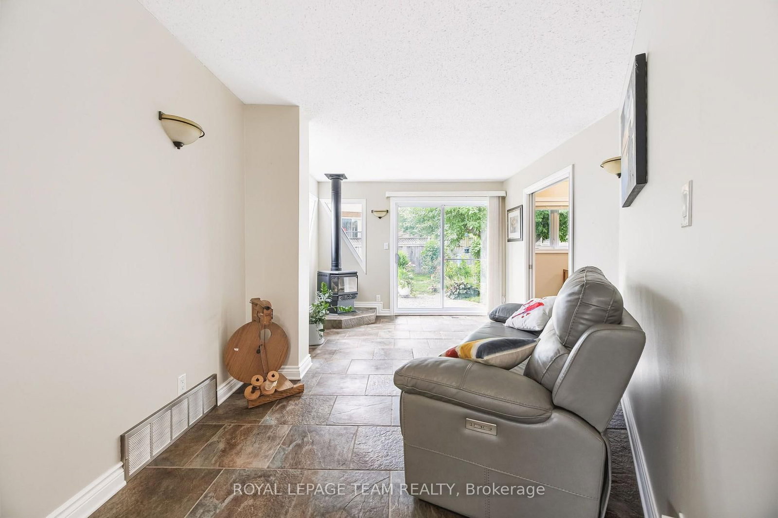 230 Lincoln Heights Road • Ottawa, ON photo 10