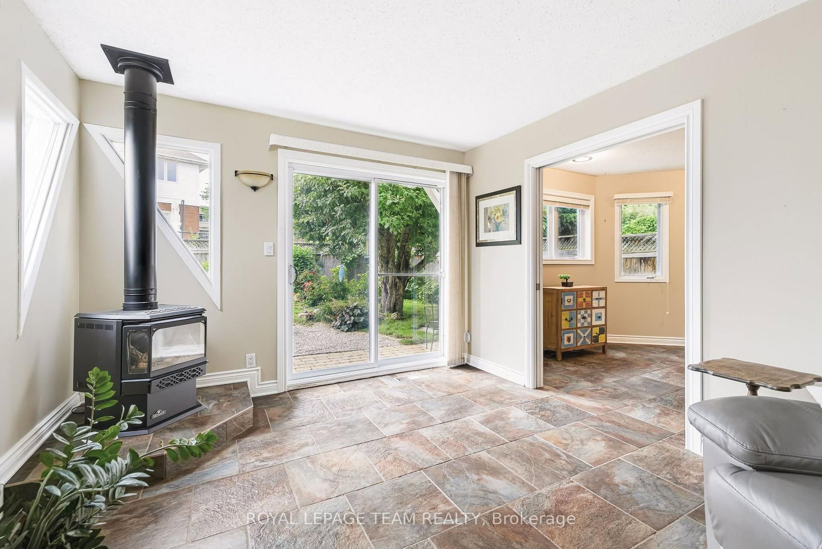 230 Lincoln Heights Road • Ottawa, ON photo 12