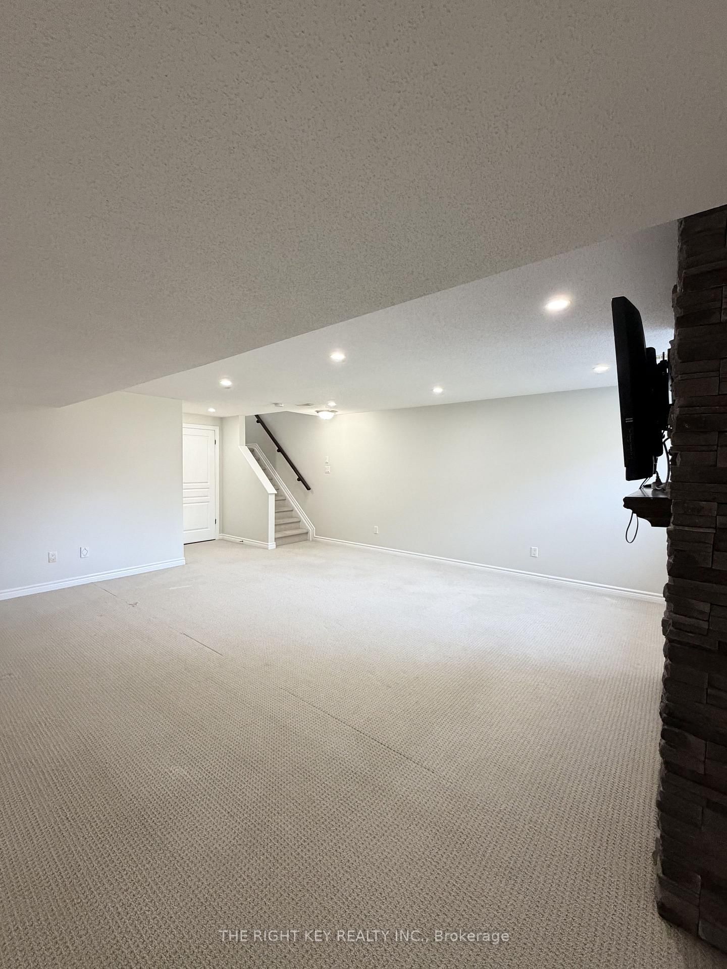 100 Popplewell Crescent • Ottawa, ON photo 16