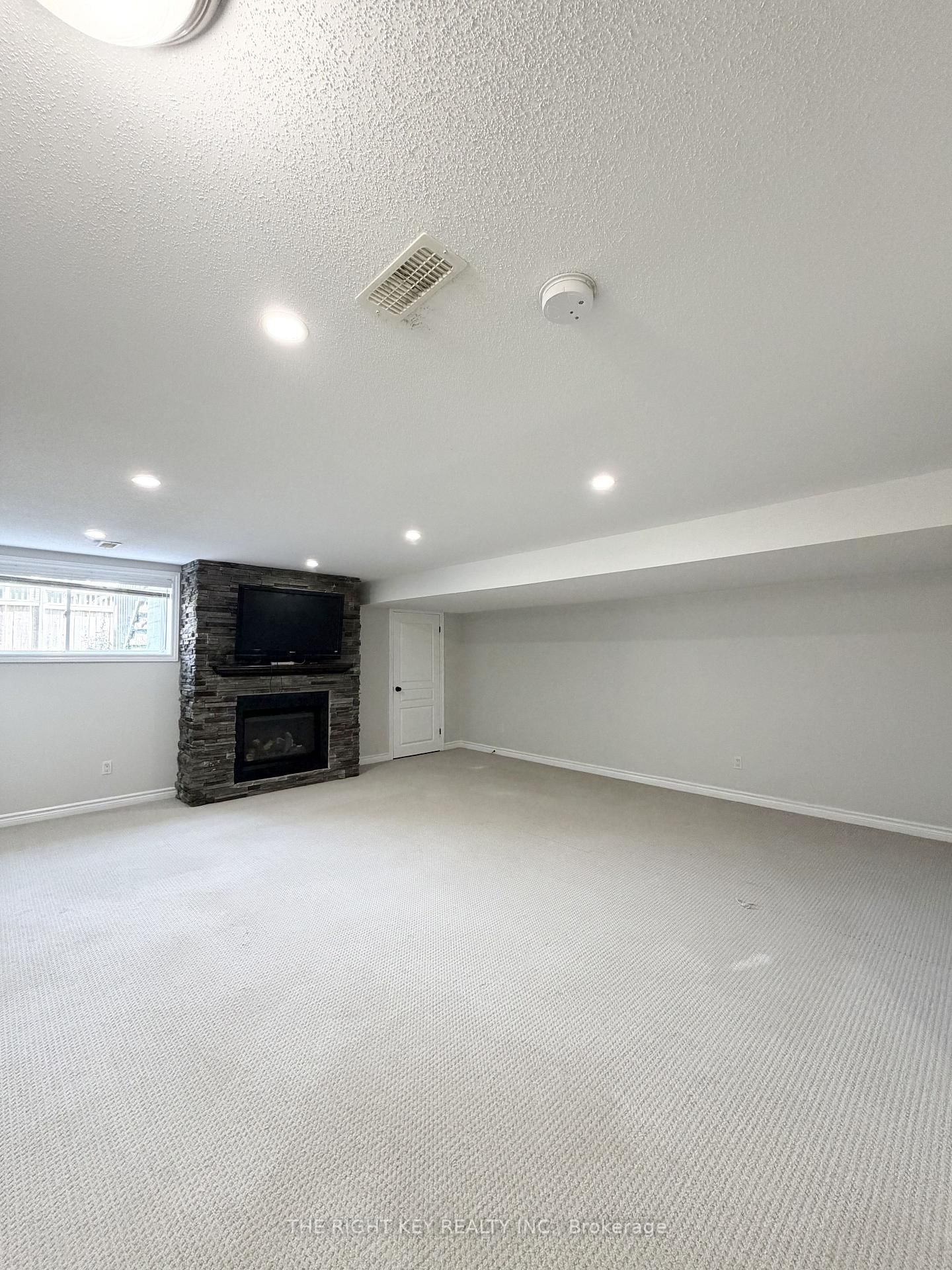100 Popplewell Crescent • Ottawa, ON photo 17