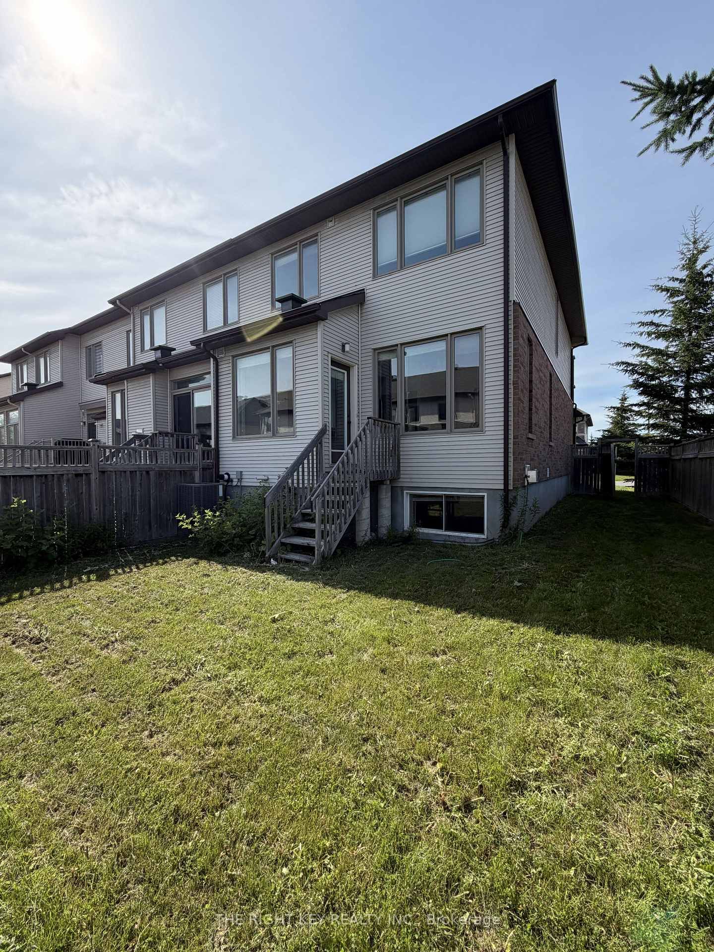 100 Popplewell Crescent • Ottawa, ON photo 18