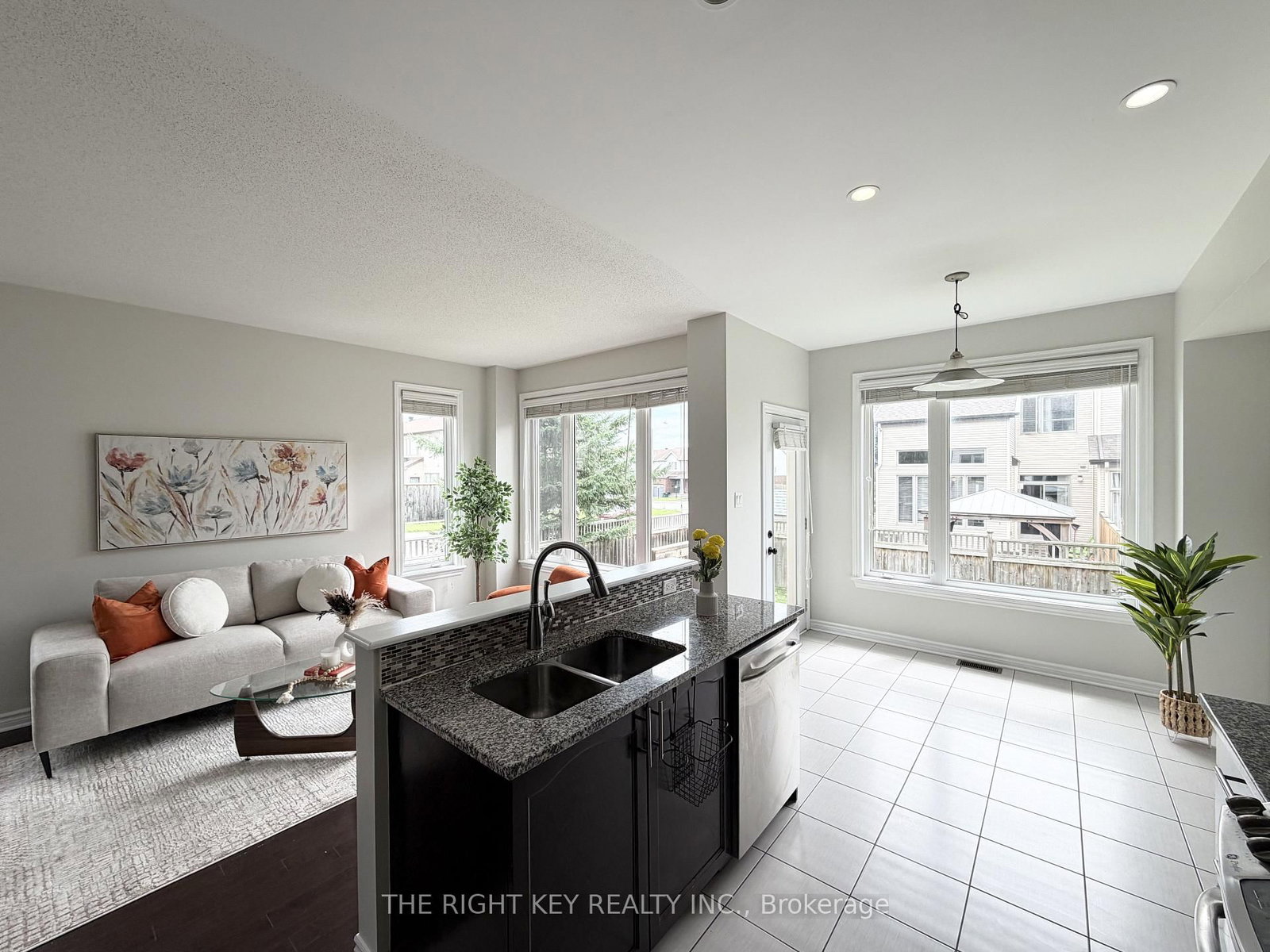 100 Popplewell Crescent • Ottawa, ON photo 8