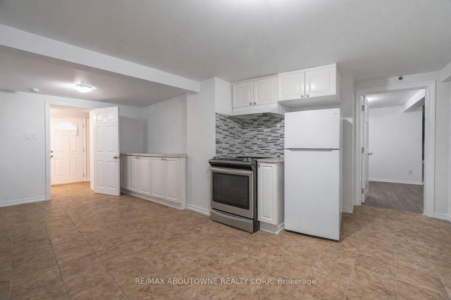 108 Queenston Street • St. Catharines, ON photo 16