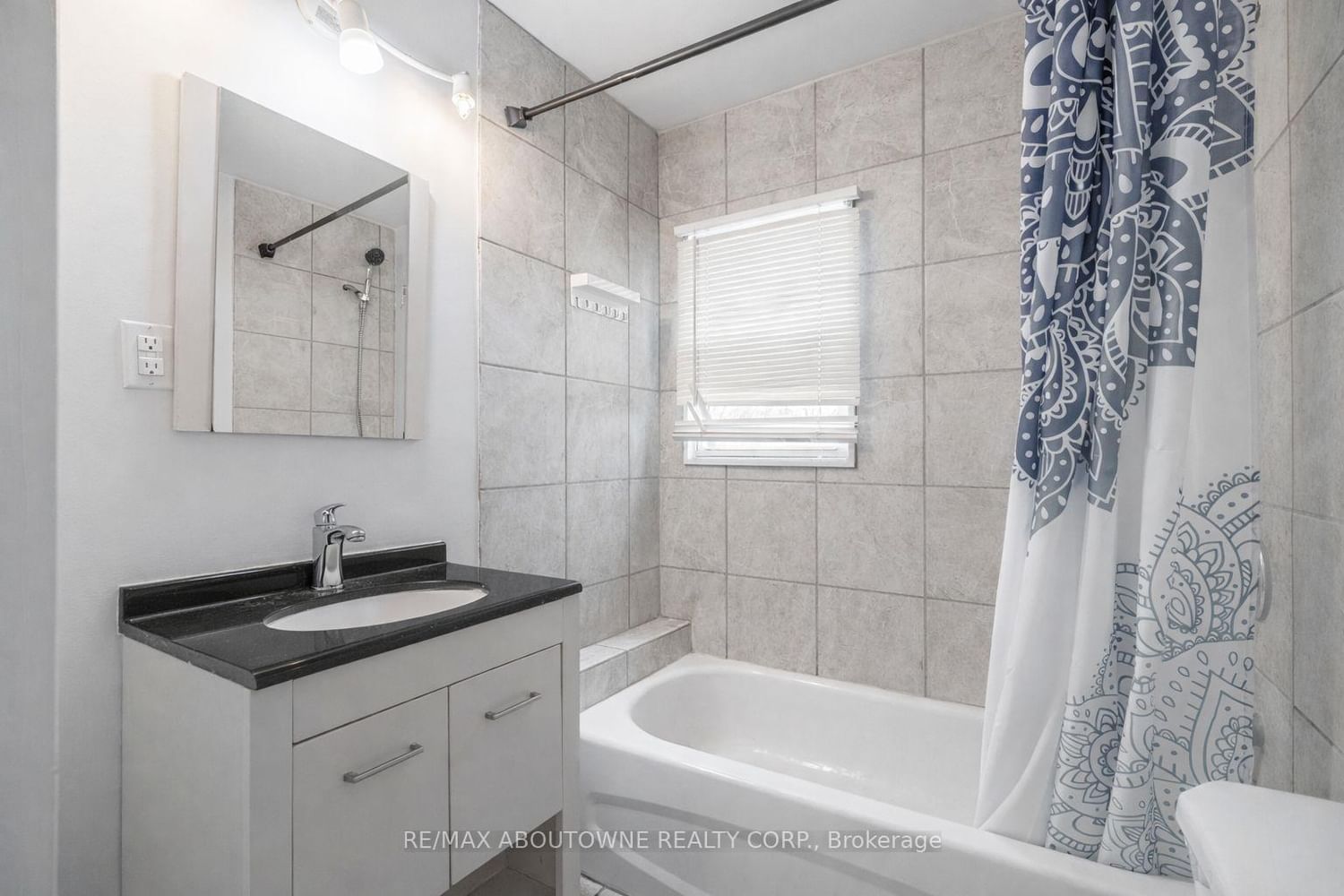 108 Queenston Street • St. Catharines, ON photo 18