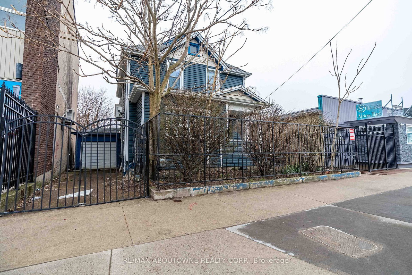 108 Queenston Street • St. Catharines, ON photo 27
