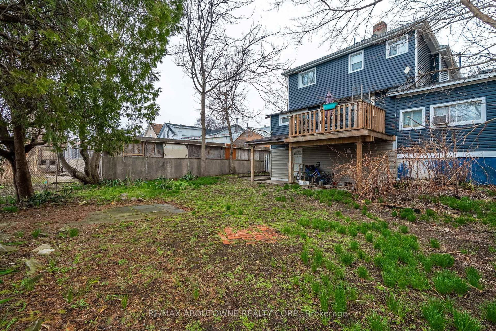 108 Queenston Street • St. Catharines, ON photo 29