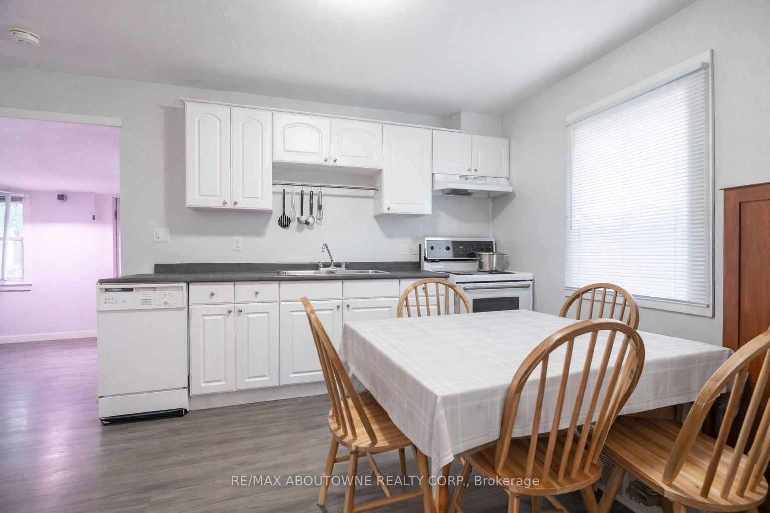 108 Queenston Street • St. Catharines, ON photo 4