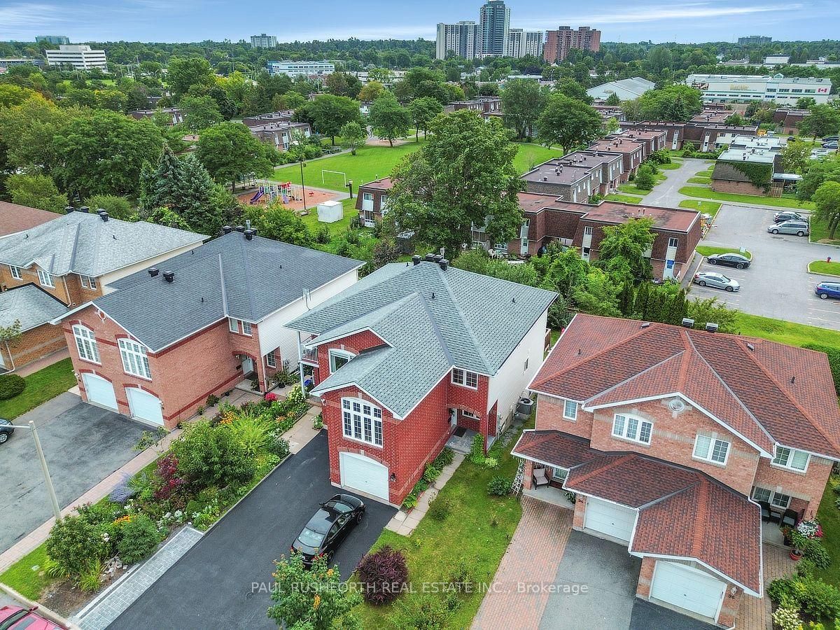 92 Splinter Crescent • Ottawa, ON photo 4