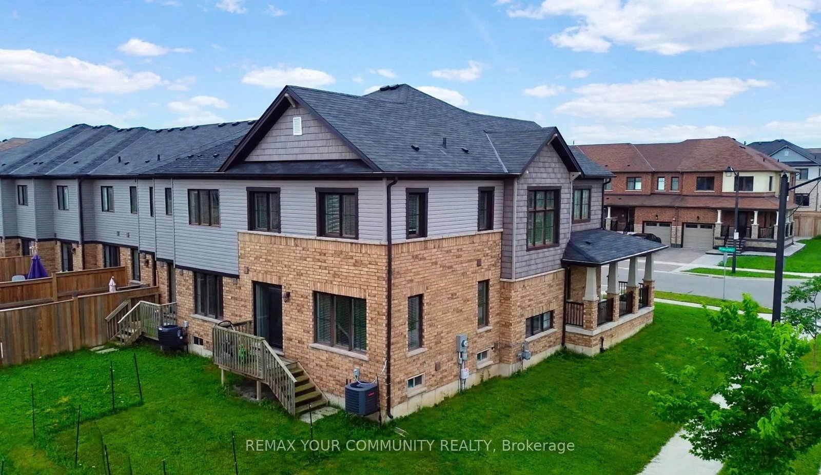 2 Prestwick Street • Hamilton, ON photo 5