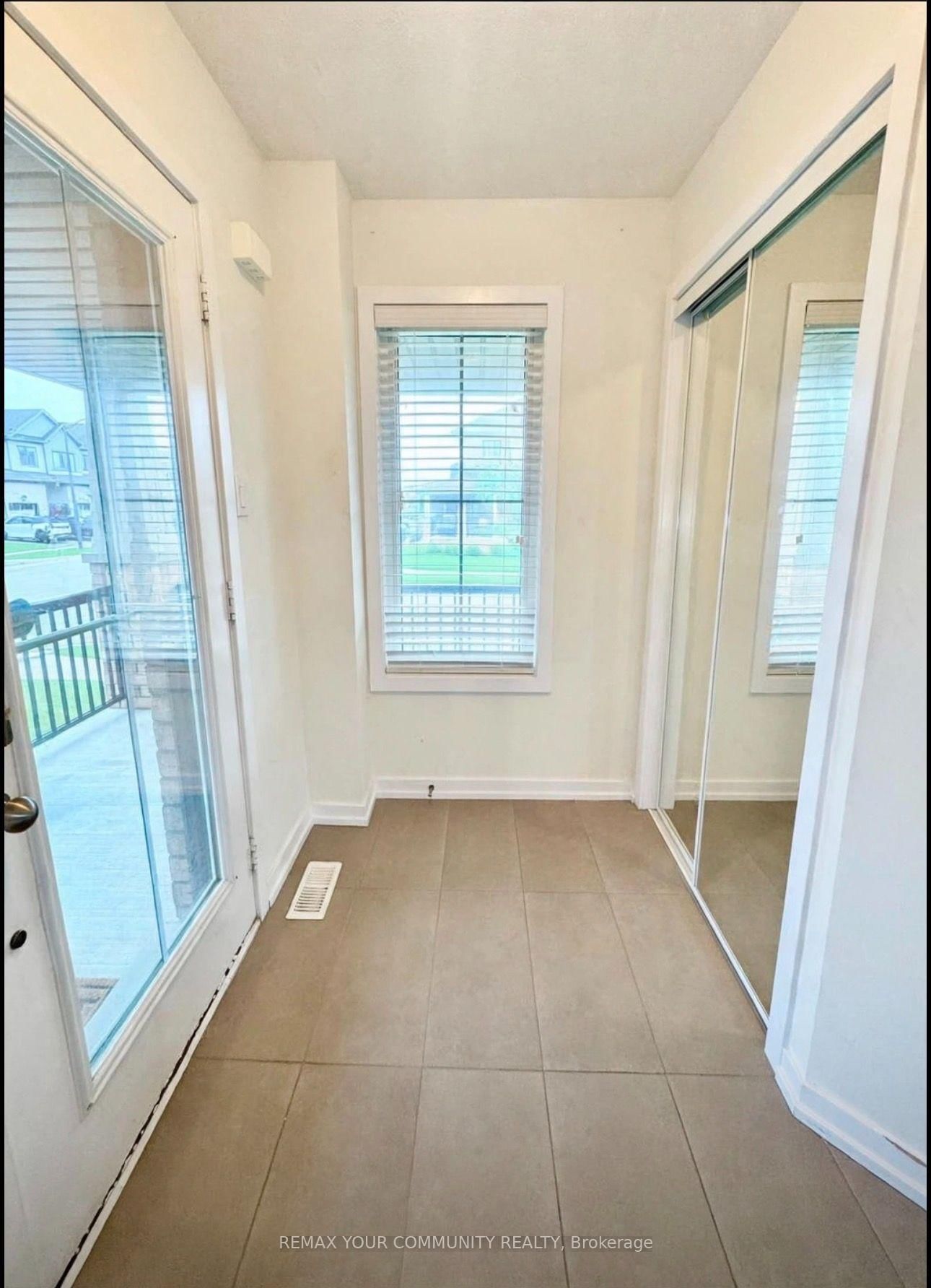 2 Prestwick Street • Hamilton, ON photo 8