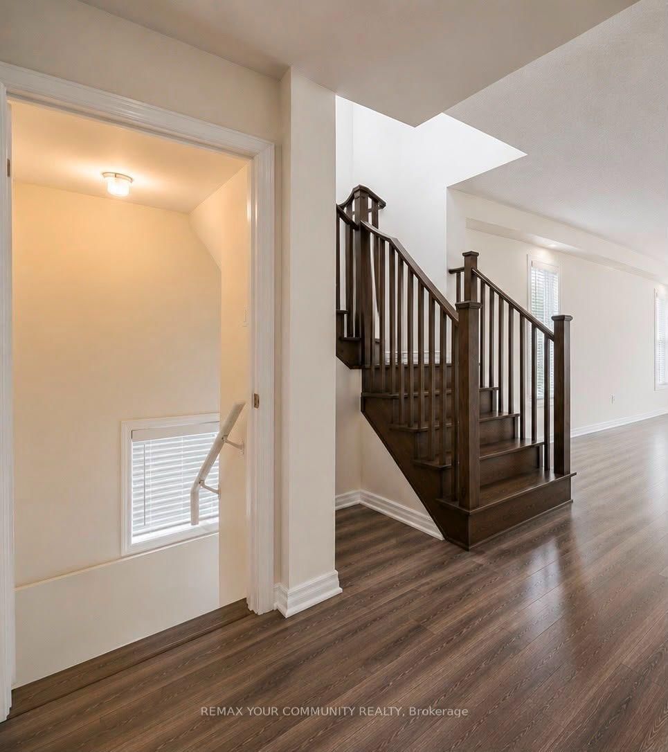 2 Prestwick Street • Hamilton, ON photo 9