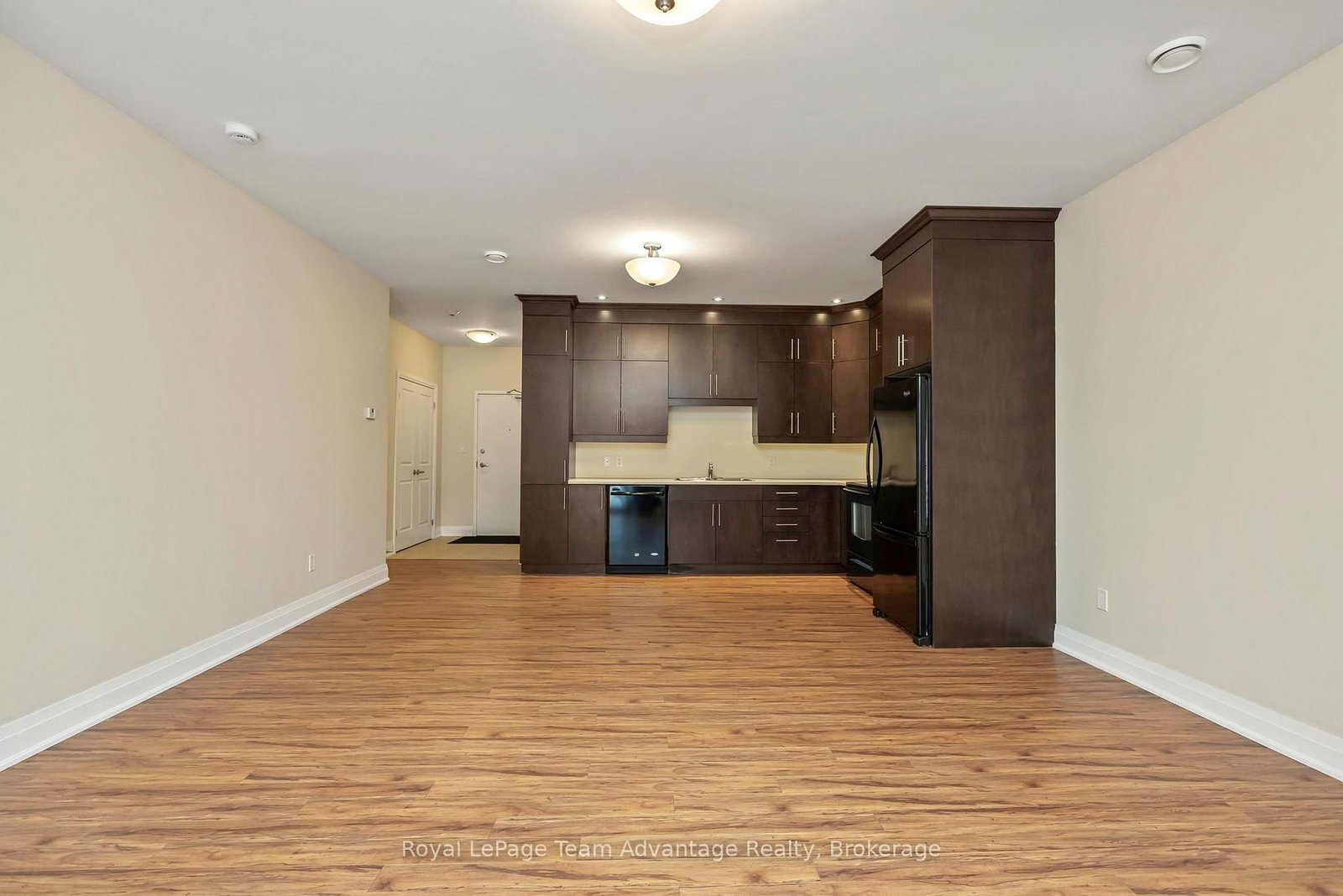 102-20D Silver Birch Court photo 9